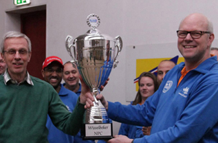 Terug-, en voorruitblik NPC, club de petanque Les Cailloux.